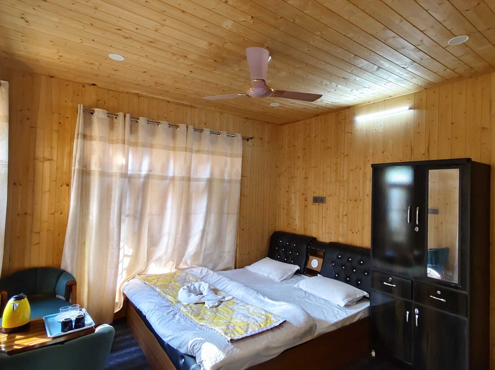 Room 001